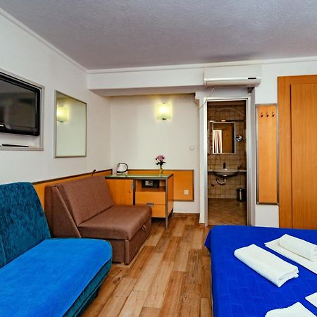 Hotel Savojo Petrovac ภายนอก รูปภาพ