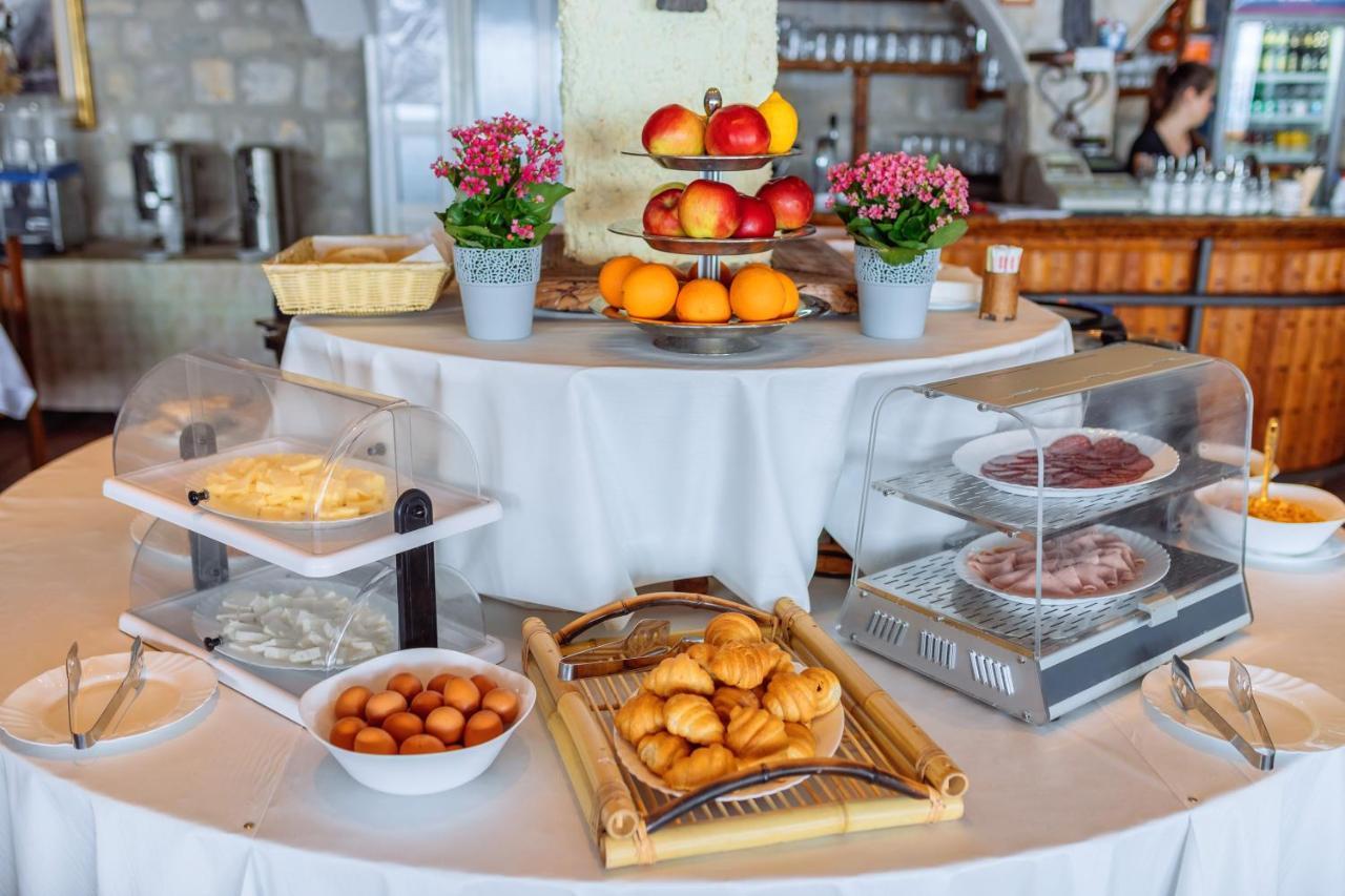 Hotel Savojo Petrovac ภายนอก รูปภาพ