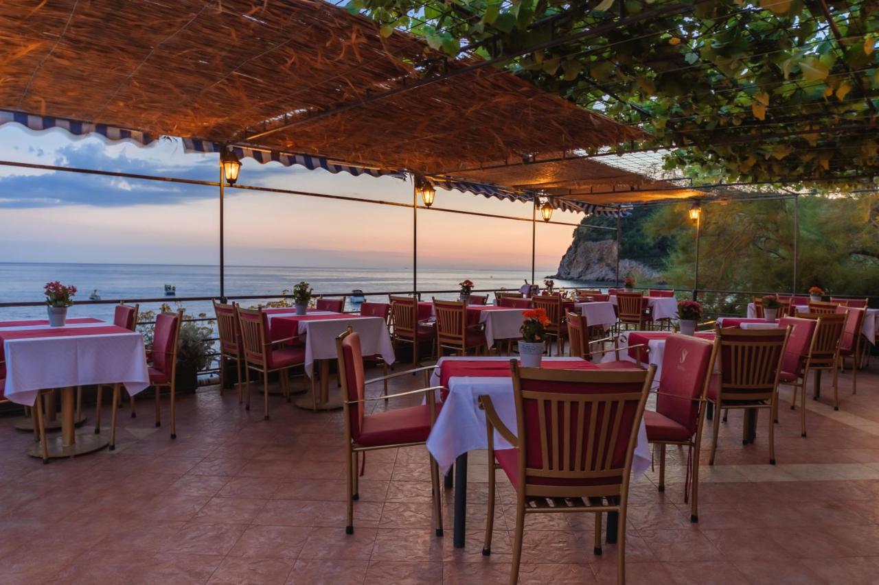 Hotel Savojo Petrovac ภายนอก รูปภาพ