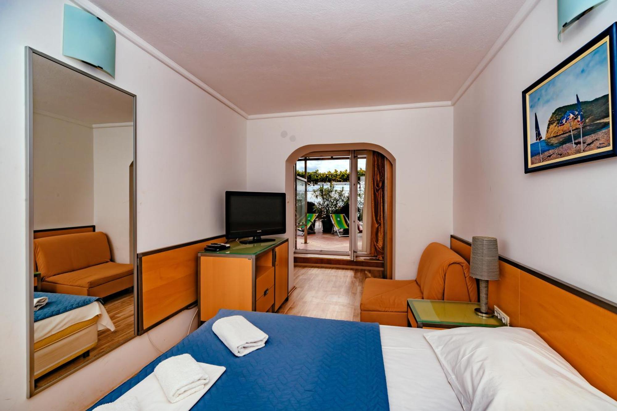 Hotel Savojo Petrovac ภายนอก รูปภาพ