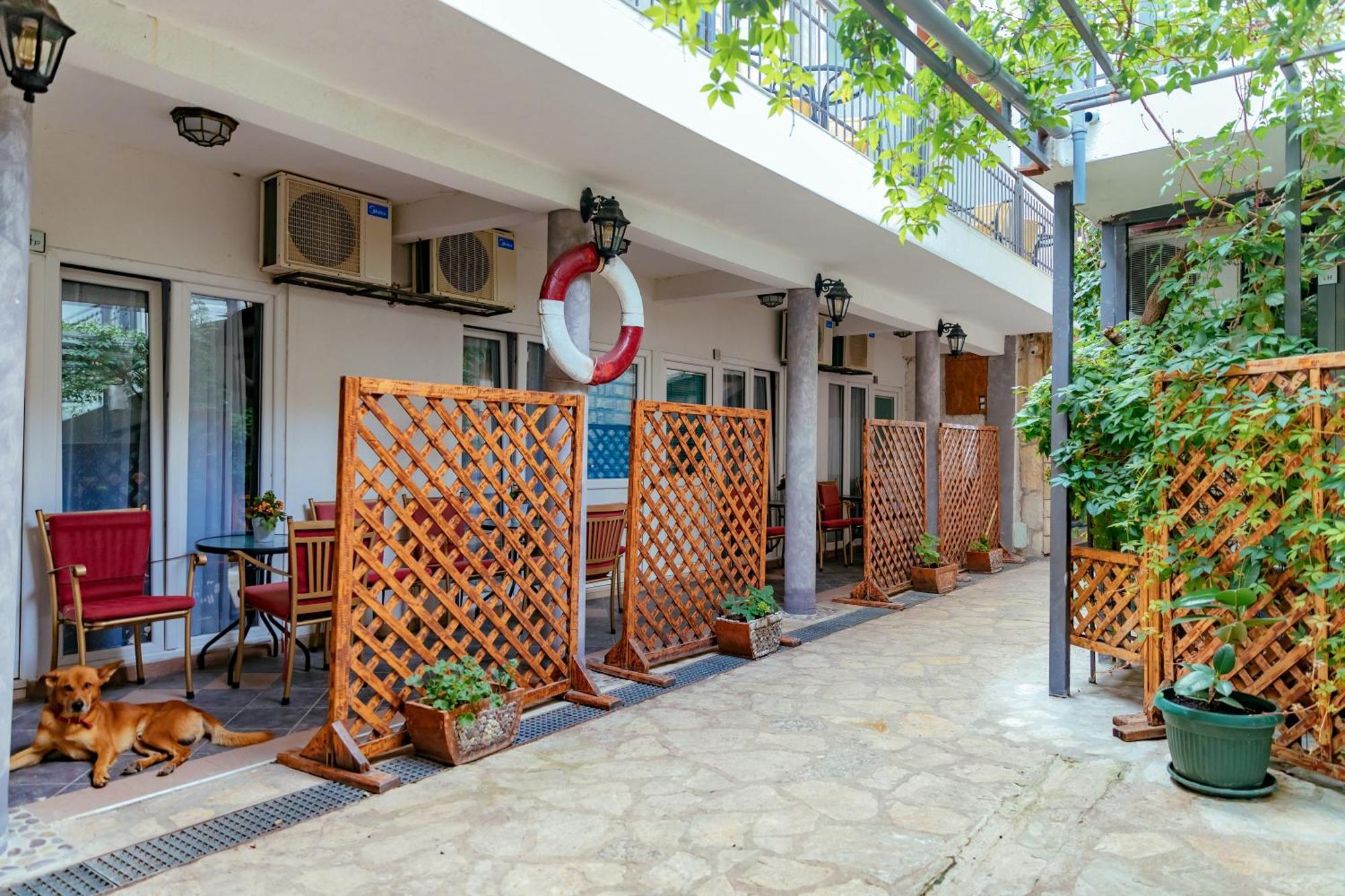 Hotel Savojo Petrovac ภายนอก รูปภาพ