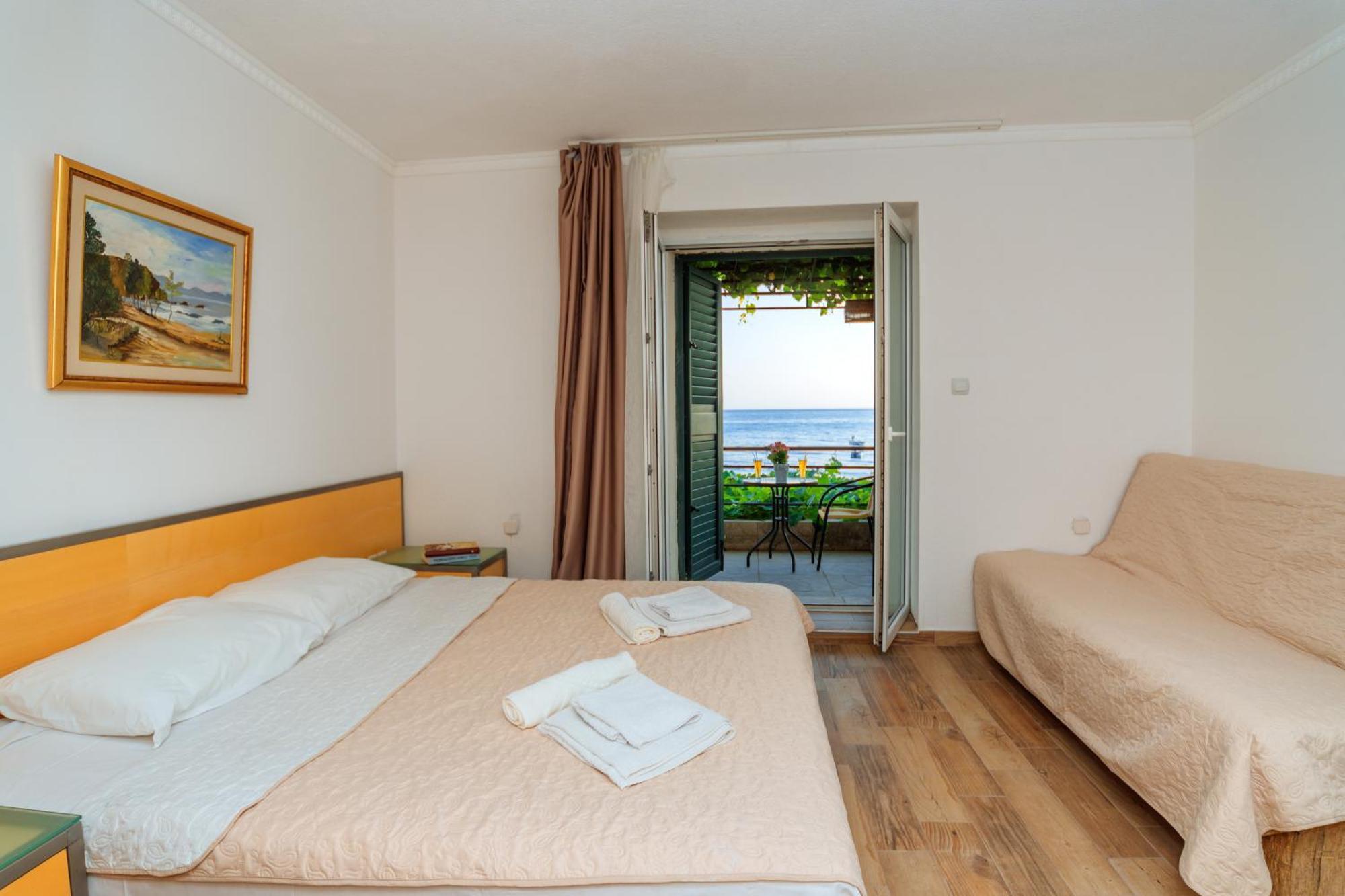 Hotel Savojo Petrovac ภายนอก รูปภาพ