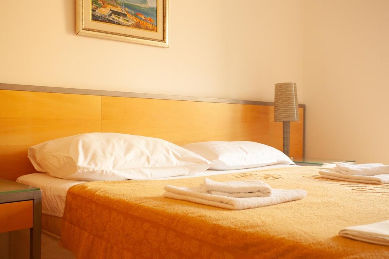 Hotel Savojo Petrovac ภายนอก รูปภาพ